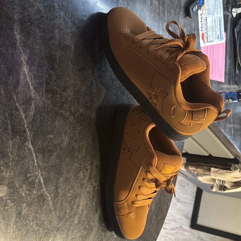 DC Court Graffic Skate Shoes size 13 mm